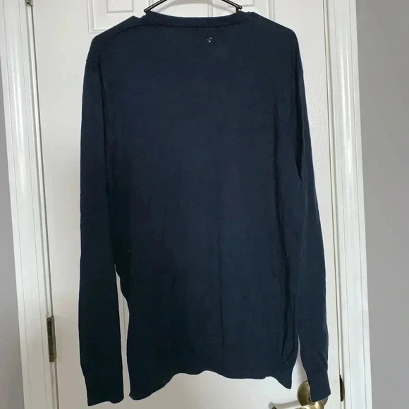 🌟Old Navy Crew Neck🌟 - Picture 4 of 4